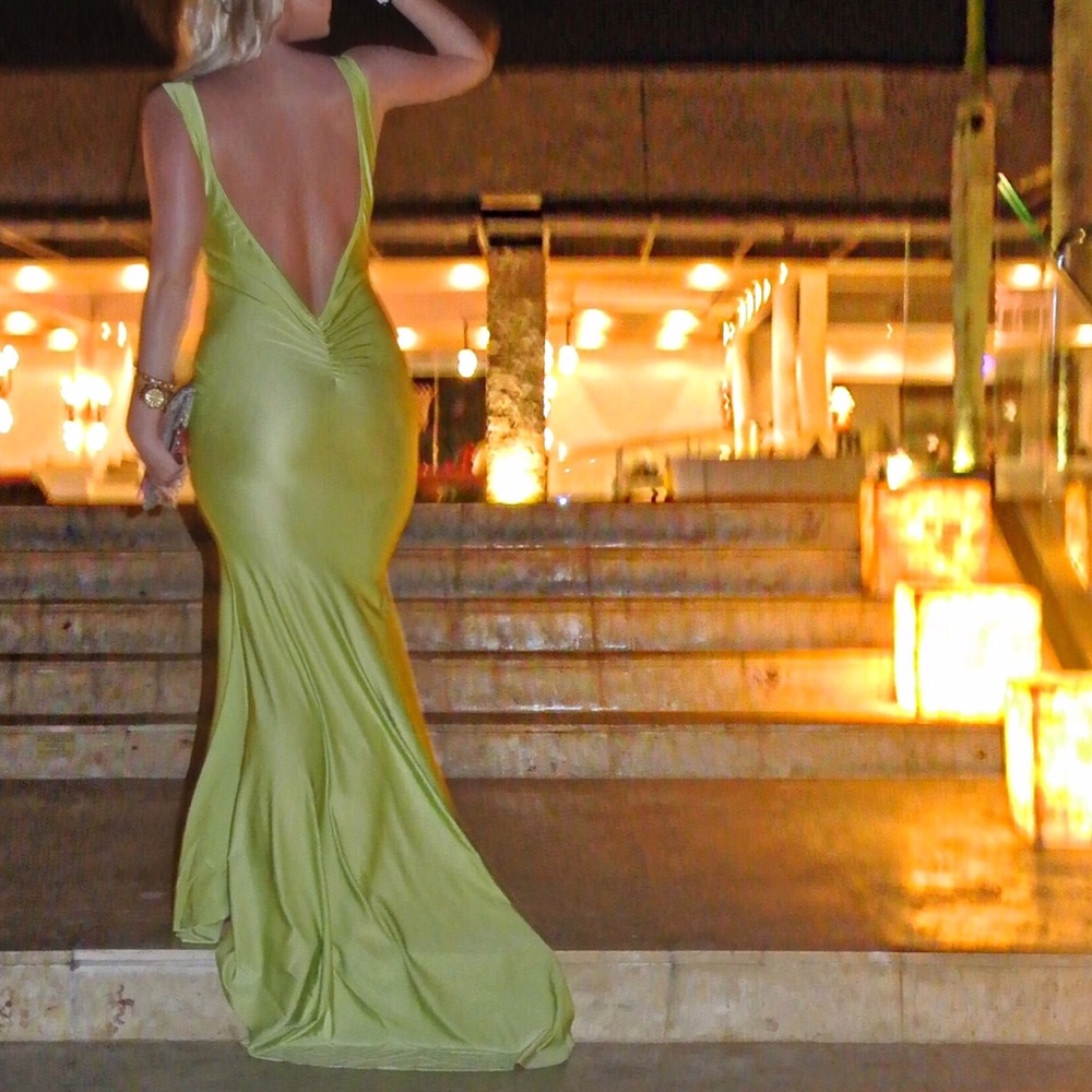 💚💚💚 BACKLESS DRESS GOWN W/TRAIN 💚💚💚